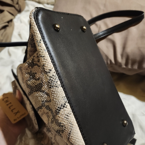 Backpack - Picture 2 of 6